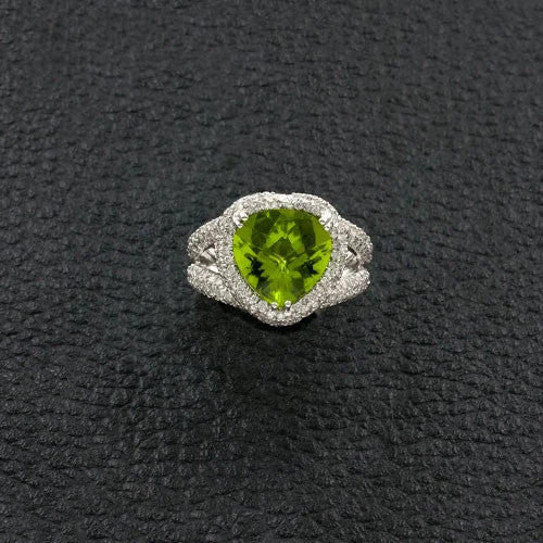 Luxury emerald rings for stunning beauty-Heart shaped Peridot & Diamond Ring