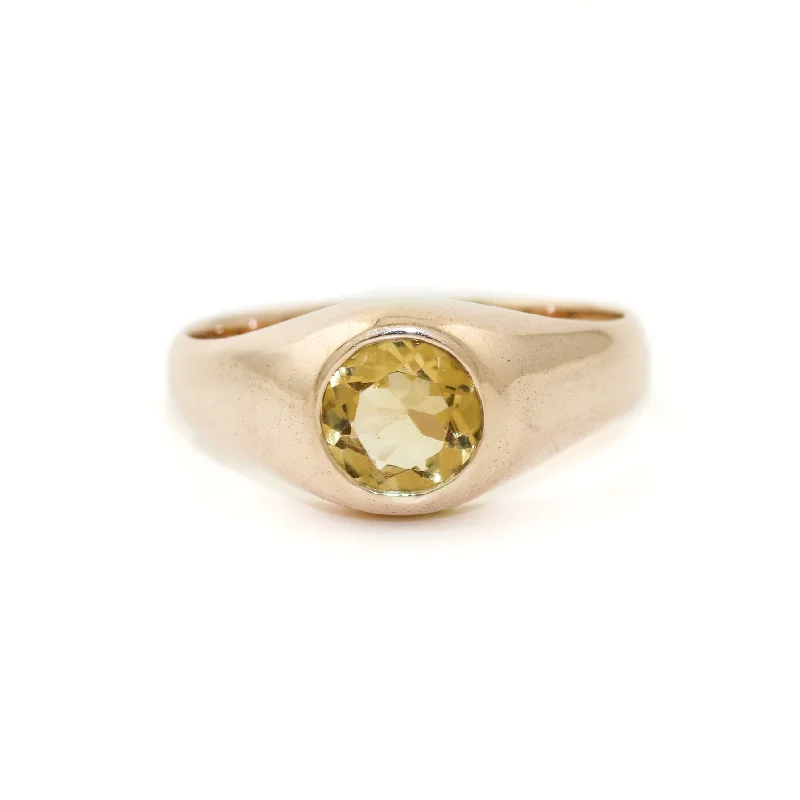 Elegant vintage rings for timeless style-10k Gold x Round Brilliant-Cut Citrine Signet