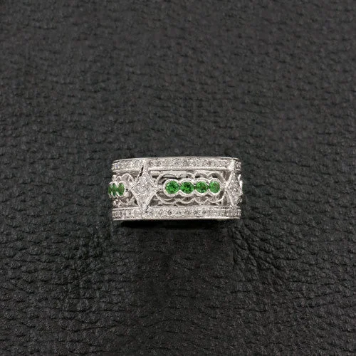 Fashion rings for everyday wear-Diamond & Green Garnet Ring