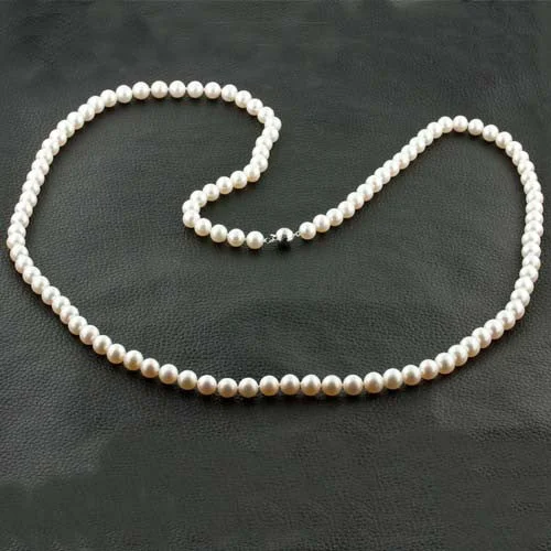 Modern layered necklaces for on-trend fashion-Freshwater Pearl Necklace