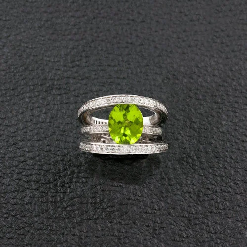 Geometric design rings for modern elegance-Peridot & Triple Diamond Band Ring